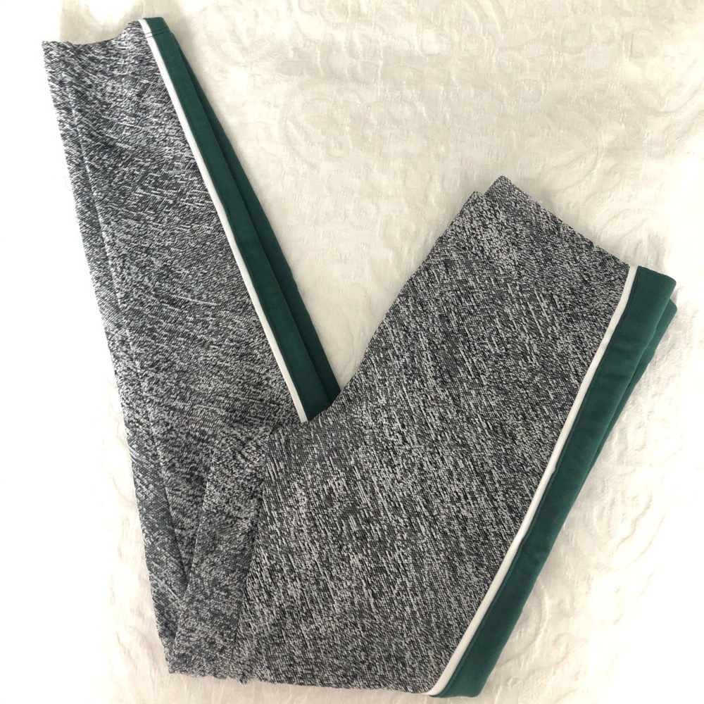 Marled grey & white leggings with green stripe